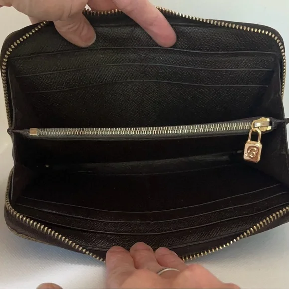 Bvlgari Vintage Classico Long Leather Zip Wallet - Picture 5 of 16